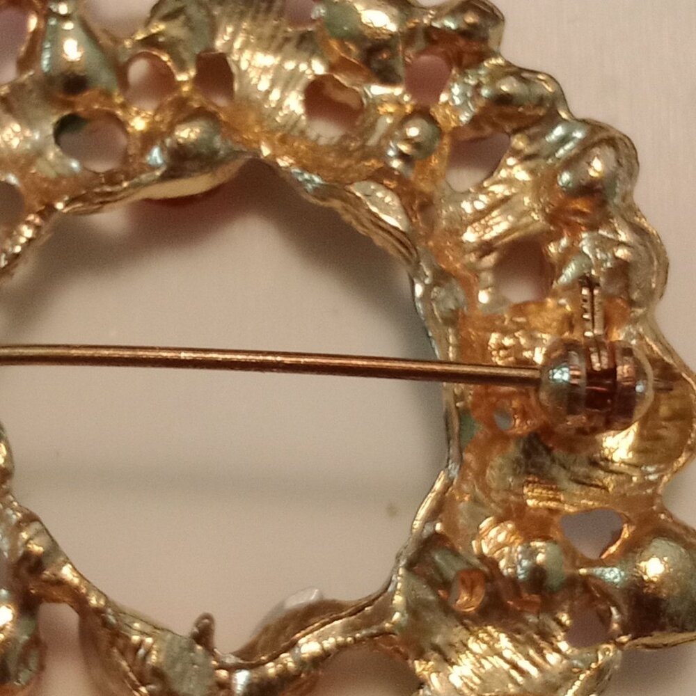 Butterfly Wreath Pin - Picture 5 of 7